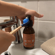 Charger l'image dans la galerie, Dentifrice enfant en pâte à la fraise - Version 2