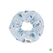 Charger l'image dans la galerie, Chouchou cheveux en coton - Version 1 Grand format / Fleurs bleues Chouchou en coton