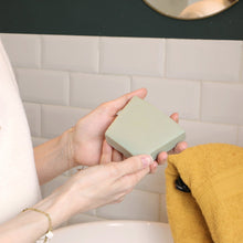 Charger l'image dans la galerie, Savon enrichi à l'huile de baies de laurier